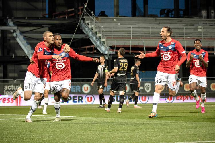 半岛综合体育官方app下载-关于汉堡球员庆祝胜利，誓言将继续努力的信息