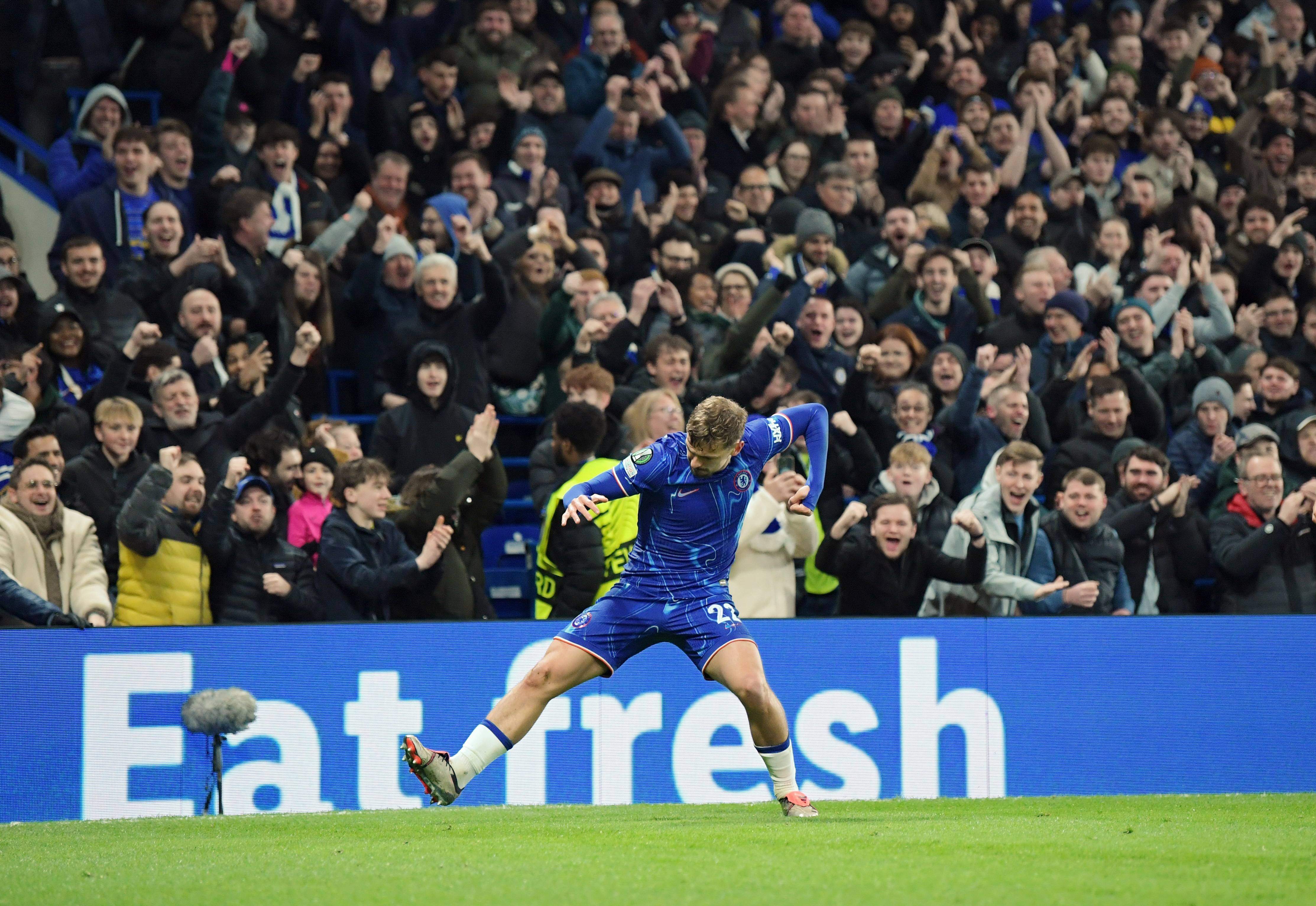 半岛体育官网-切尔西未能取胜，晋级形势岌岌可危的简单介绍