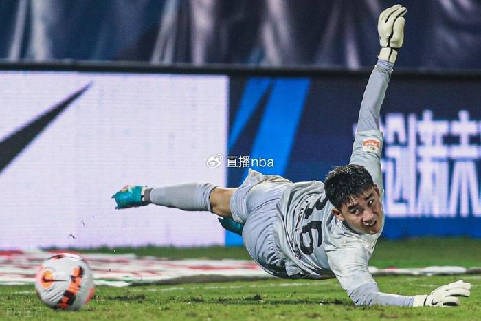 半岛体育在线官网-河南队再战胜对手，胜利美酒赐献排名榜首的简单介绍