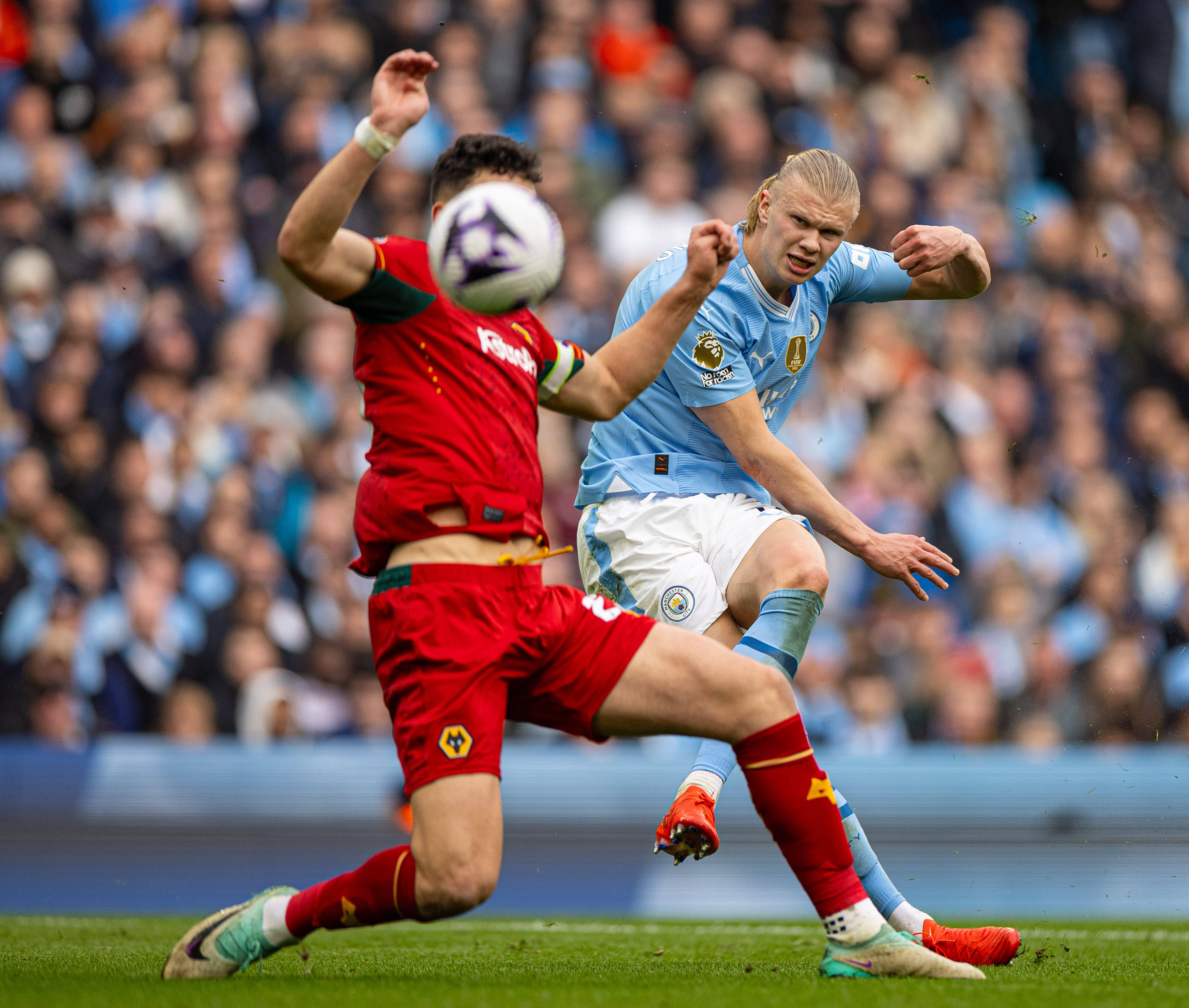 半岛体育足球官网半岛体育app官网-包含曼城三连胜，防线稳固攻击力强的词条